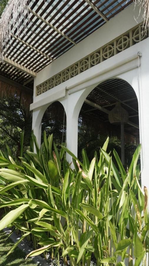Suku Lifestyle Hotel & Villas Selong Blanak Exterior foto