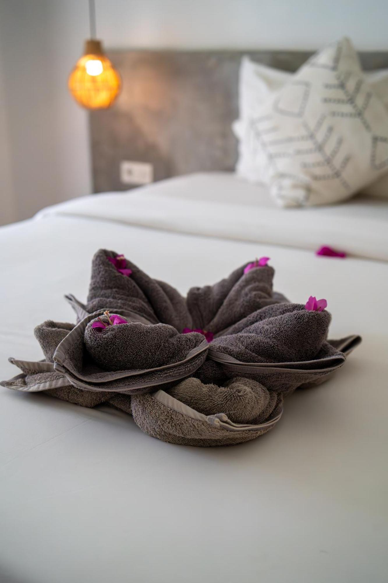 Suku Lifestyle Hotel & Villas Selong Blanak Exterior foto