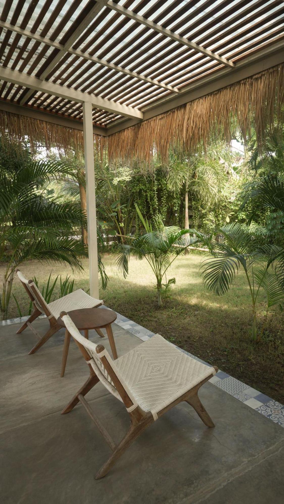 Suku Lifestyle Hotel & Villas Selong Blanak Exterior foto