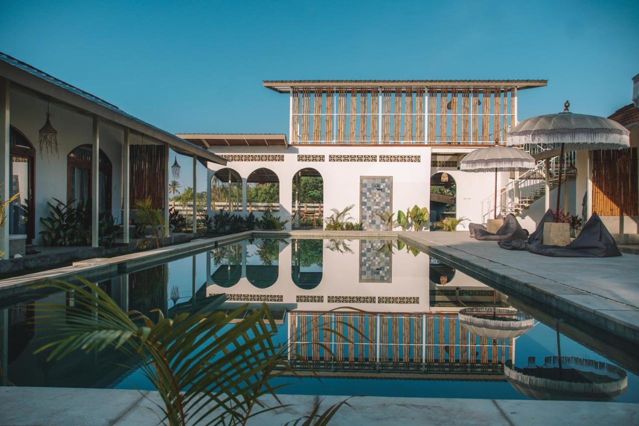 Suku Lifestyle Hotel & Villas Selong Blanak Exterior foto